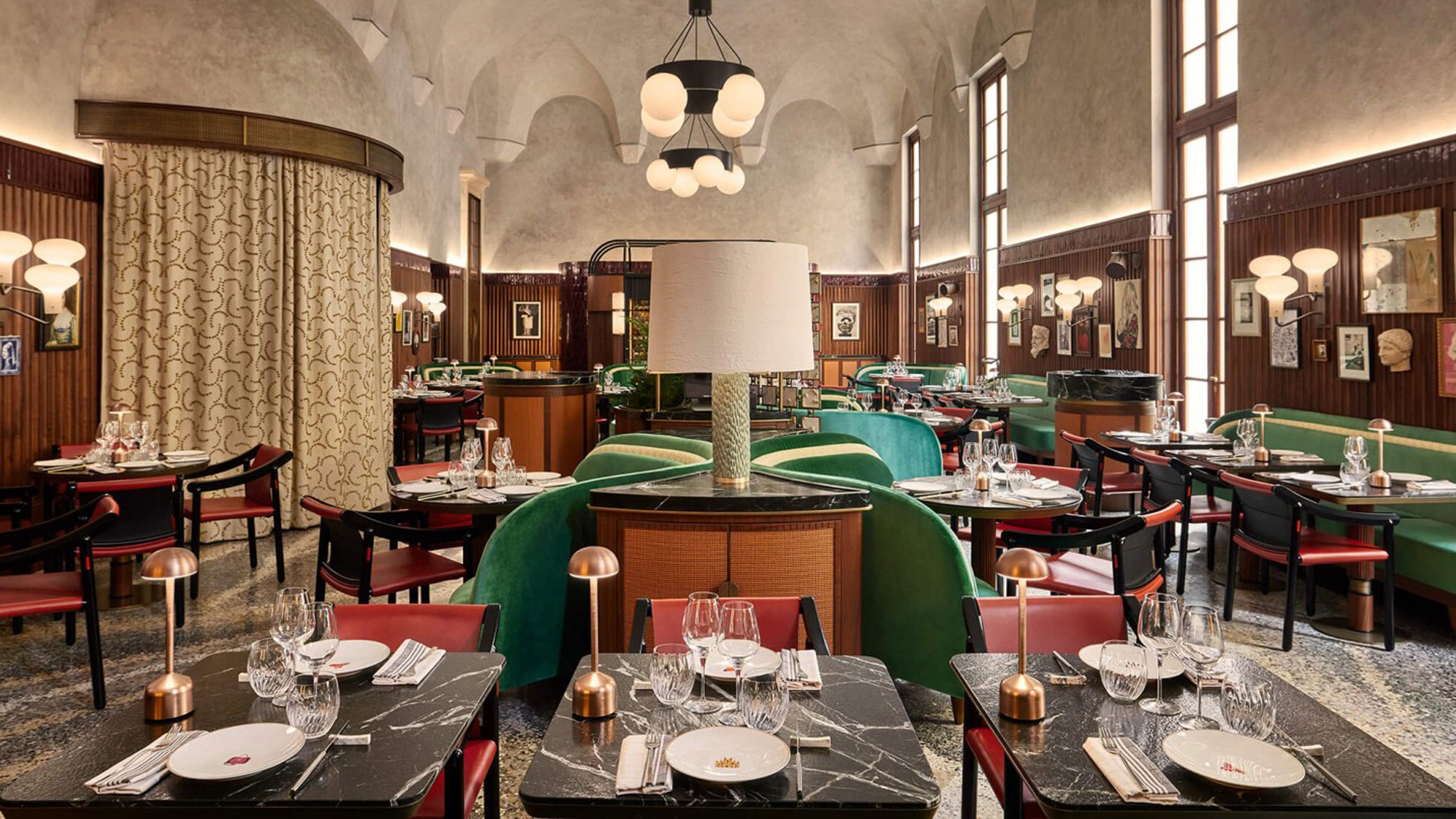Humbert & Poyet 16-cı əsr Milan kilsəsində Beefbar restoranı qurur